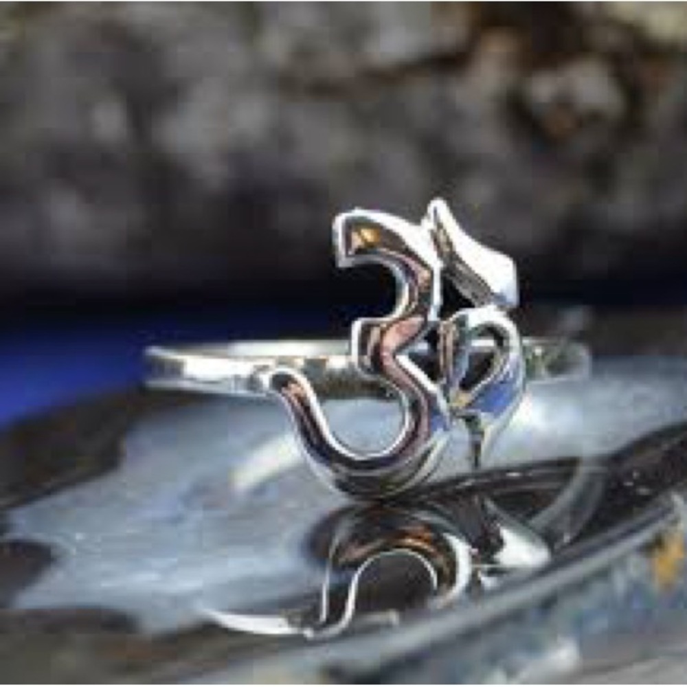 Stylish Silver Om Symbol Ring - Picture 2 of 2